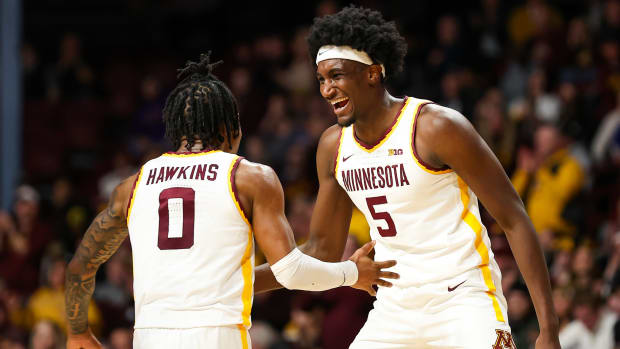 Elijah Hawkins and Isaiah Ihnen high-five